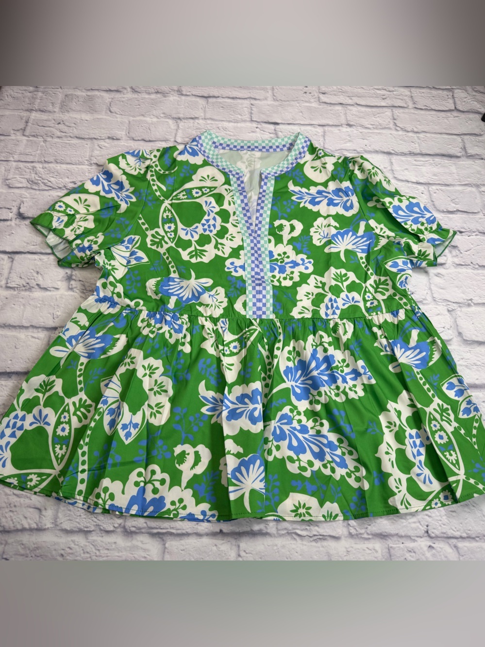 Women’s Boutique Green Floral Short-Sleeve Peplum Blouse w/ Blue Trim. Size XL.